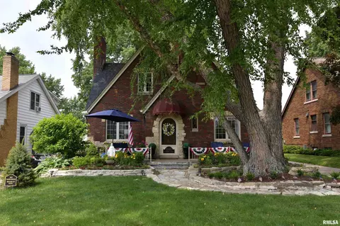 3307 N Biltmore Ave, Peoria, IL 61604
