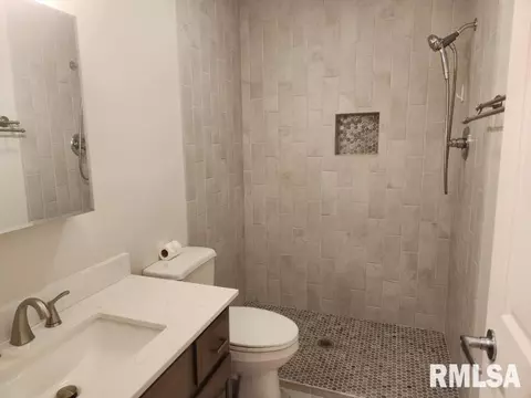 Bath - 409 Evergreen Dr, Macomb, IL 61455 photo 1 of 3