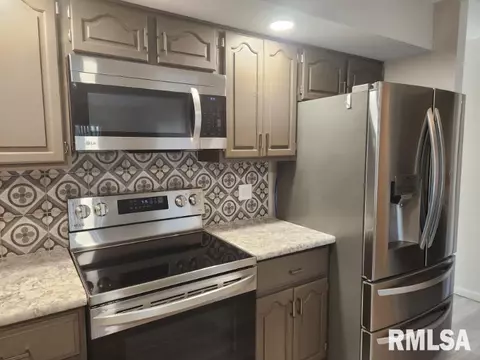 Kitchen - 409 Evergreen Dr, Macomb, IL 61455 photo 2 of 2