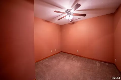 Bedroom - 4627 S Queen Aleta Ct, Mapleton, IL 61547 photo 14 of 21
