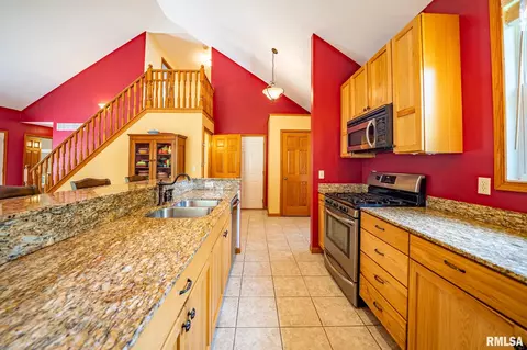 Entry Way - 4627 S Queen Aleta Ct, Mapleton, IL 61547 photo 2 of 2