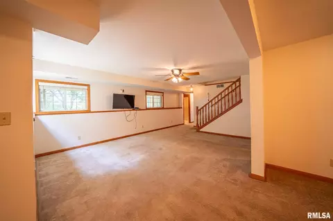 Living - 4627 S Queen Aleta Ct, Mapleton, IL 61547 photo 5 of 7