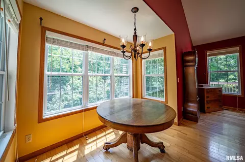 Dining - 4627 S Queen Aleta Ct, Mapleton, IL 61547 photo 2 of 3