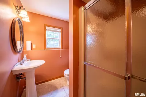 Bath - 4627 S Queen Aleta Ct, Mapleton, IL 61547 photo 5 of 5
