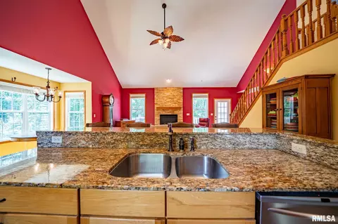 Kitchen - 4627 S Queen Aleta Ct, Mapleton, IL 61547 photo 4 of 5