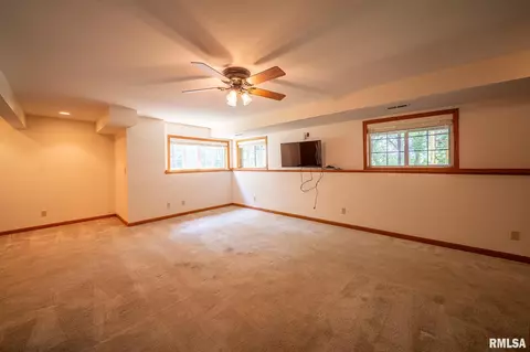 Bedroom - 4627 S Queen Aleta Ct, Mapleton, IL 61547 photo 13 of 21