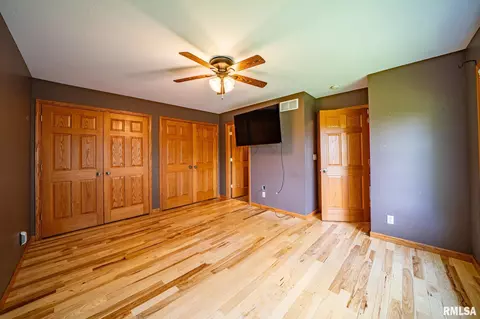 Bedroom - 4627 S Queen Aleta Ct, Mapleton, IL 61547 photo 2 of 21