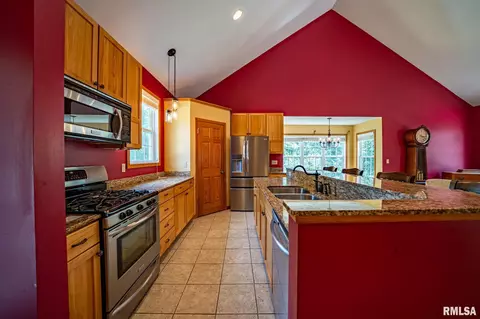 Kitchen - 4627 S Queen Aleta Ct, Mapleton, IL 61547 photo 2 of 5