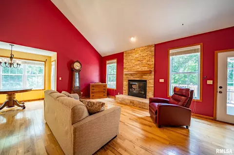 Living - 4627 S Queen Aleta Ct, Mapleton, IL 61547 photo 3 of 7