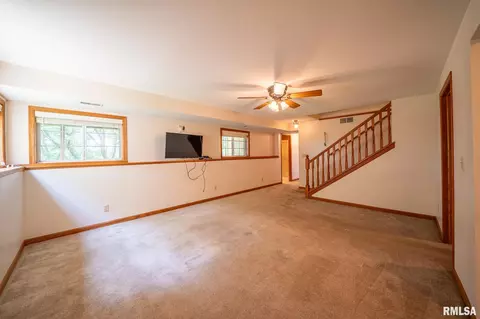 Living - 4627 S Queen Aleta Ct, Mapleton, IL 61547 photo 6 of 7