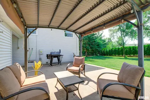 Exterior - 214 Castle Dr, Dunlap, IL 61525 photo 3 of 11