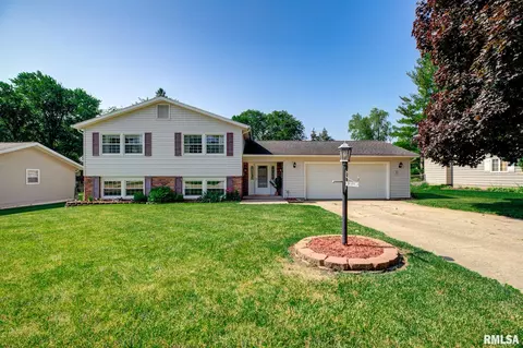 214 Castle Dr, Dunlap, IL 61525