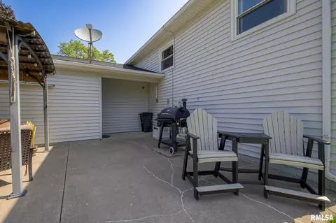 Exterior - 214 Castle Dr, Dunlap, IL 61525 photo 5 of 11