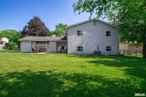Exterior - 214 Castle Dr, Dunlap, IL 61525 photo 7 of 11