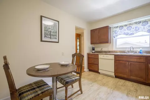 Kitchen - 214 Castle Dr, Dunlap, IL 61525 photo 2 of 4