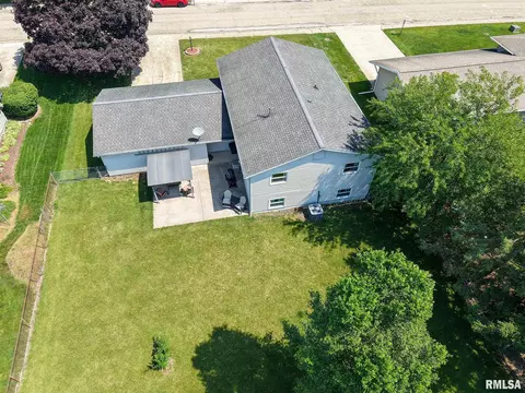 View/Area - 214 Castle Dr, Dunlap, IL 61525 photo 6 of 9