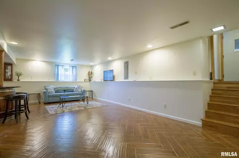 Living - 214 Castle Dr, Dunlap, IL 61525 photo 5 of 7