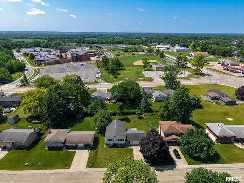 View/Area - 214 Castle Dr, Dunlap, IL 61525 photo 4 of 9