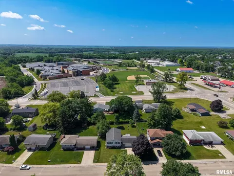 View/Area - 214 Castle Dr, Dunlap, IL 61525 photo 5 of 9