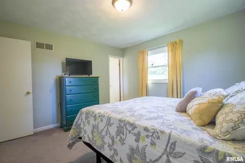 Bedroom - 214 Castle Dr, Dunlap, IL 61525 photo 9 of 12