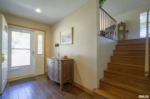 Entry Way - 214 Castle Dr, Dunlap, IL 61525 photo 4 of 4