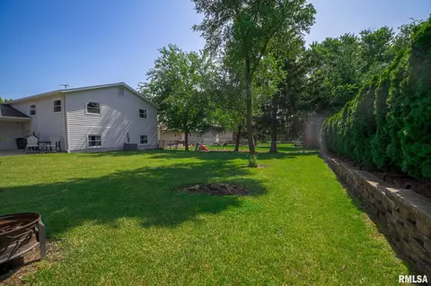 Exterior - 214 Castle Dr, Dunlap, IL 61525 photo 8 of 11