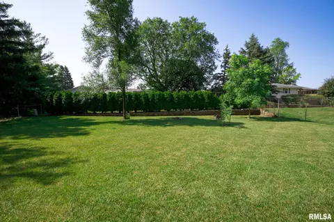 Exterior - 214 Castle Dr, Dunlap, IL 61525 photo 4 of 11