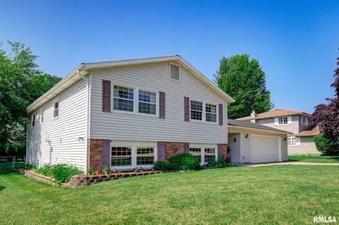 Exterior - 214 Castle Dr, Dunlap, IL 61525 photo 2 of 11