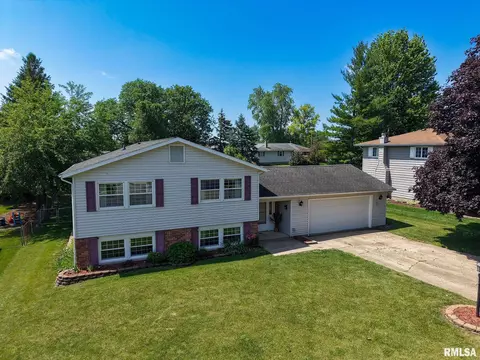View/Area - 214 Castle Dr, Dunlap, IL 61525 photo 1 of 9