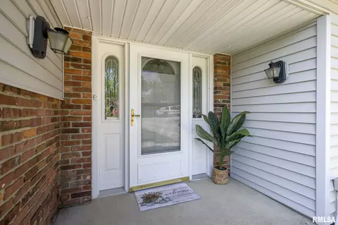 Entry Way - 214 Castle Dr, Dunlap, IL 61525 photo 1 of 4