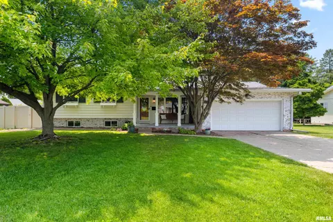 6617 N Patton Ln, Peoria, IL 61614