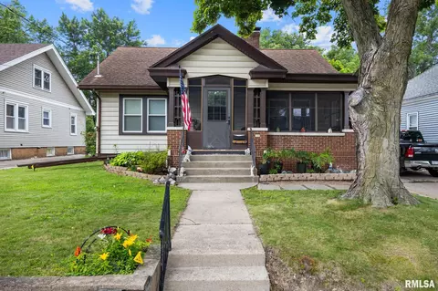 706 E Corrington Ave, Peoria, IL 61603
