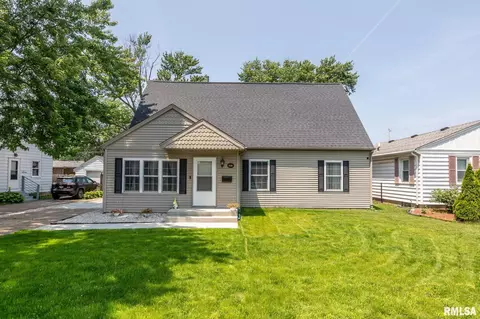 1417 N 5th St, Pekin, IL 61554