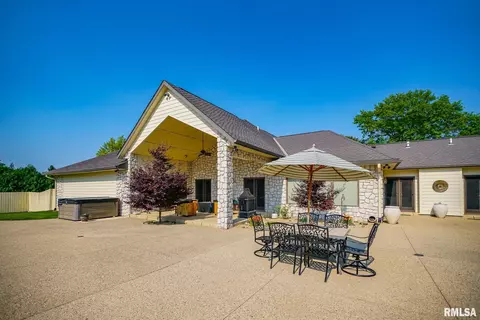 Exterior - 241 Birch Pl, Kewanee, IL 61443 photo 6 of 16