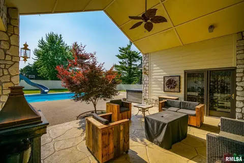 Exterior - 241 Birch Pl, Kewanee, IL 61443 photo 5 of 16