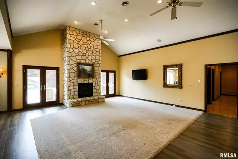 Living - 241 Birch Pl, Kewanee, IL 61443 photo 2 of 7