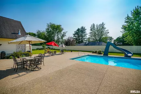 Exterior - 241 Birch Pl, Kewanee, IL 61443 photo 13 of 16