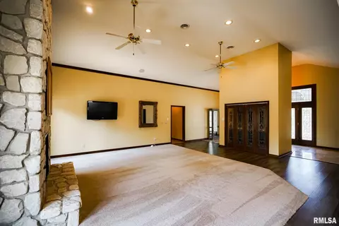 Living - 241 Birch Pl, Kewanee, IL 61443 photo 3 of 7