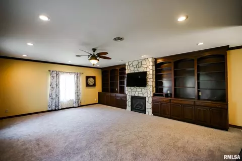 Living - 241 Birch Pl, Kewanee, IL 61443 photo 6 of 7
