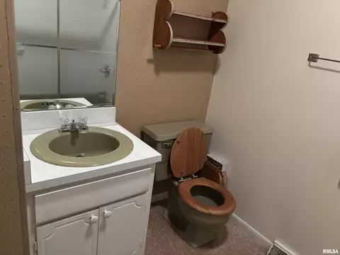 Bath - 218 W Kurlene Dr, Macomb, IL 61455 photo 1 of 2