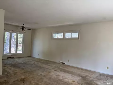 Living - 218 W Kurlene Dr, Macomb, IL 61455 photo 2 of 3