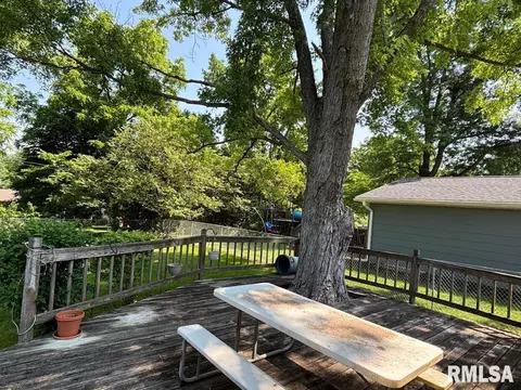Exterior - 218 W Kurlene Dr, Macomb, IL 61455 photo 3 of 7