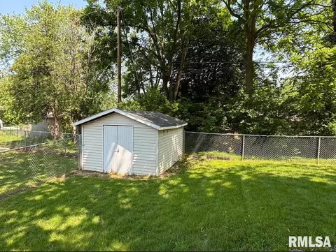Exterior - 218 W Kurlene Dr, Macomb, IL 61455 photo 5 of 7