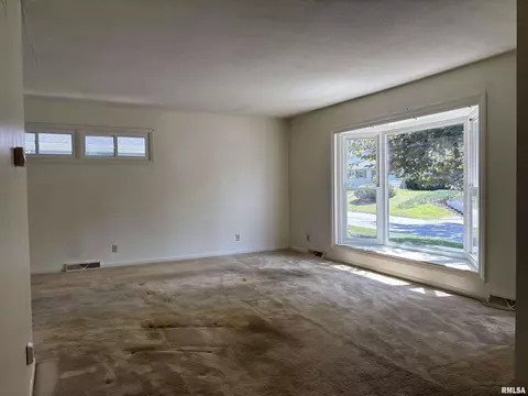 Living - 218 W Kurlene Dr, Macomb, IL 61455 photo 1 of 3