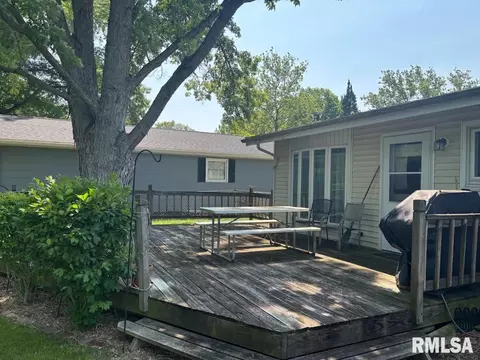 Exterior - 218 W Kurlene Dr, Macomb, IL 61455 photo 4 of 7