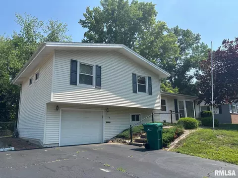 Exterior - 218 W Kurlene Dr, Macomb, IL 61455 photo 1 of 7