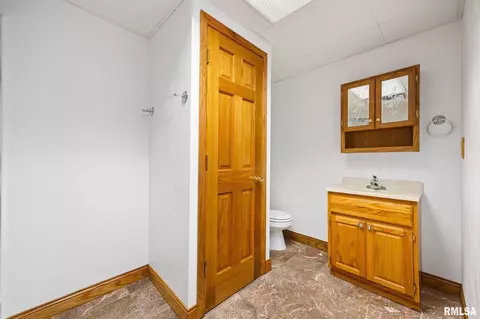 Bath - 820 Belsly Way, Metamora, IL 61548 photo 6 of 6