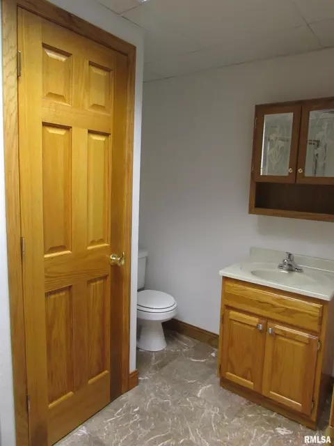 Bath - 820 Belsly Way, Metamora, IL 61548 photo 5 of 6