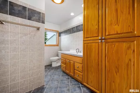 Bath - 820 Belsly Way, Metamora, IL 61548 photo 1 of 6