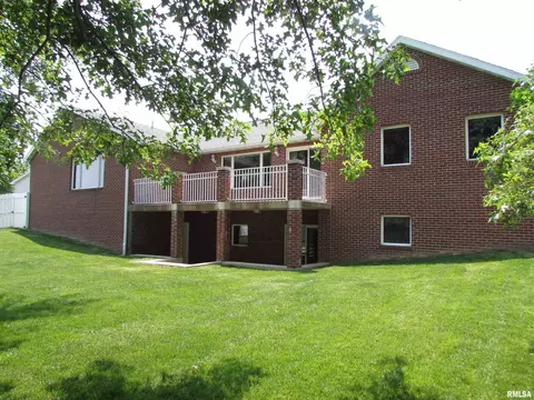 Exterior - 820 Belsly Way, Metamora, IL 61548 photo 5 of 12